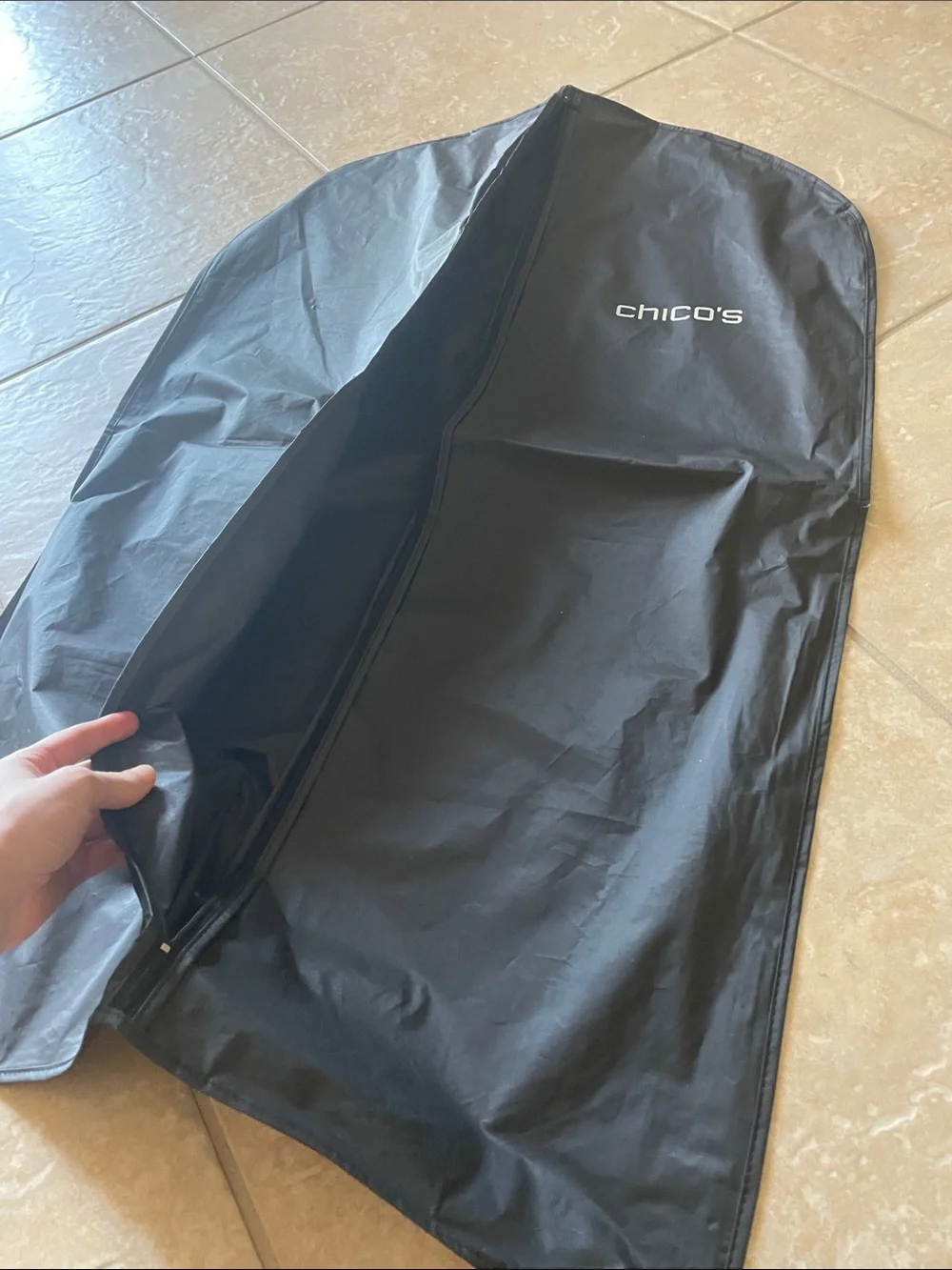 🖤5/$25 Chicos black garment bag